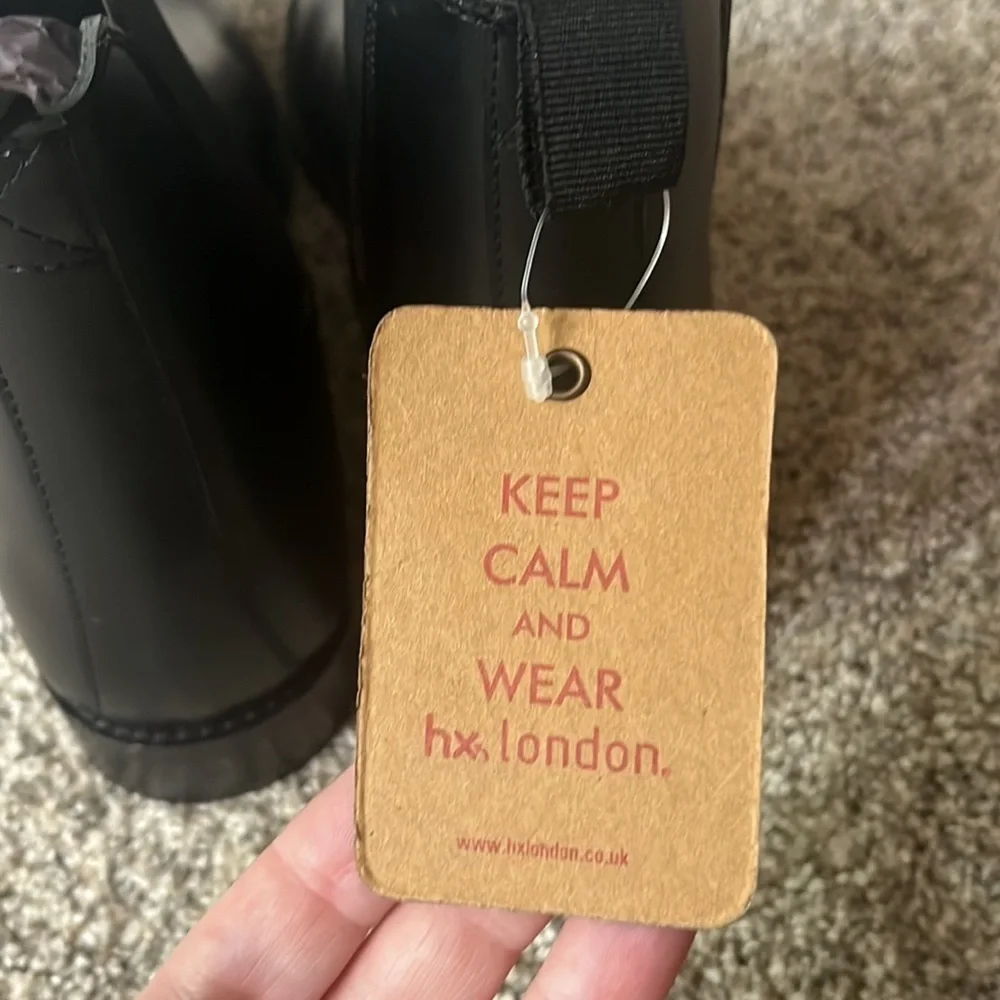 NWT HX LONDON MEN’S BLACK LEATHER CHELSEA BOOT, size 8 uk 🇬🇧